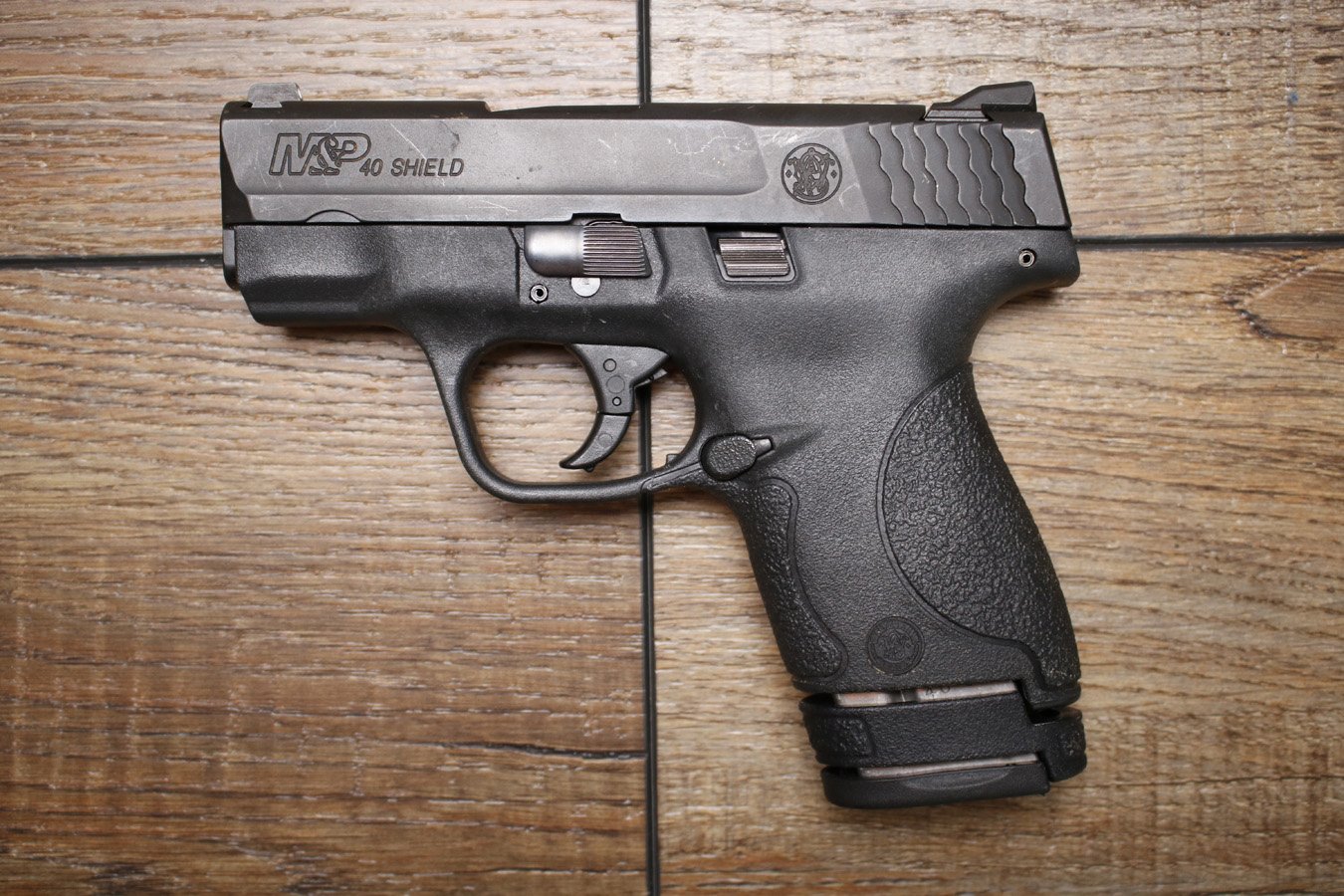 SMITH AND WESSON M&P40 Shield 40 S&W Police Trade-In Pistol